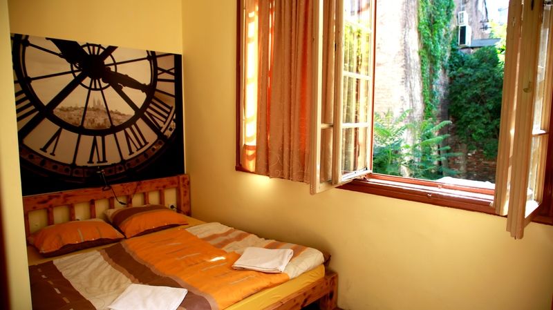 Reveller'S Hostel Dordegol Exterior photo